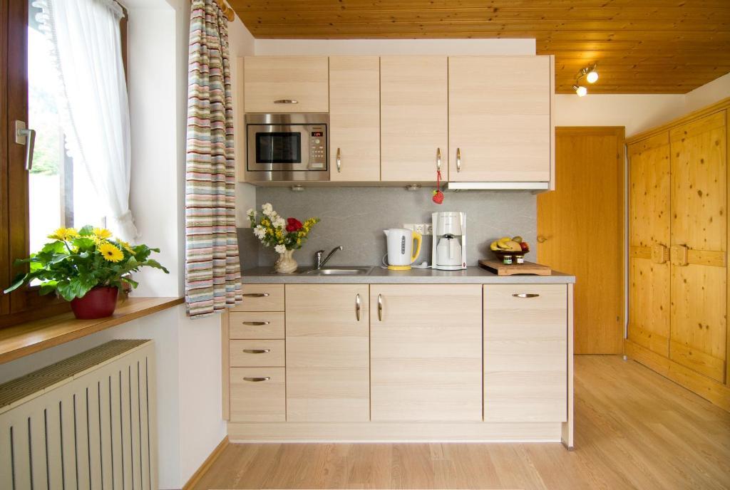 Haus Christl Reit Im Winkl, Kostenloser Parkplatz, 5 Minuten Zum Ortszentrum, Ruhige Lage, Wlan Reit im Winkl Quarto foto