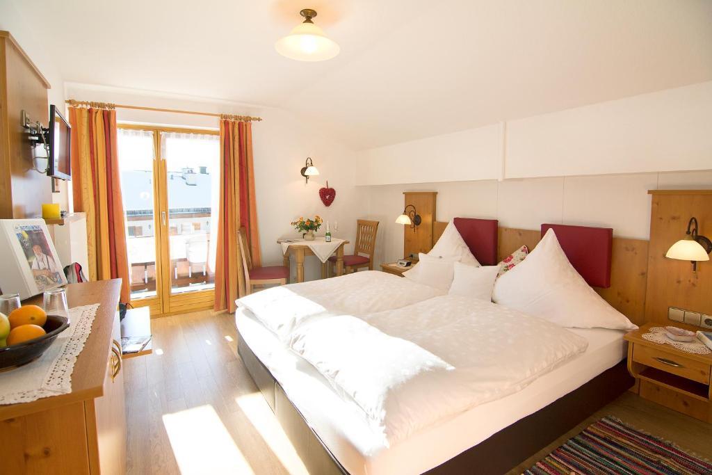 Haus Christl Reit Im Winkl, Kostenloser Parkplatz, 5 Minuten Zum Ortszentrum, Ruhige Lage, Wlan Reit im Winkl Quarto foto