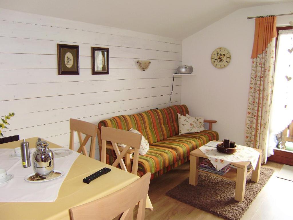 Haus Christl Reit Im Winkl, Kostenloser Parkplatz, 5 Minuten Zum Ortszentrum, Ruhige Lage, Wlan Reit im Winkl Quarto foto